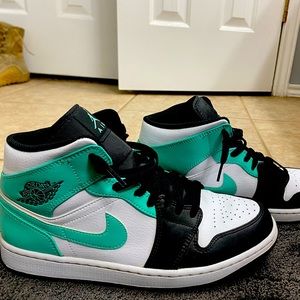 Jordan 1’s Tropical Twist